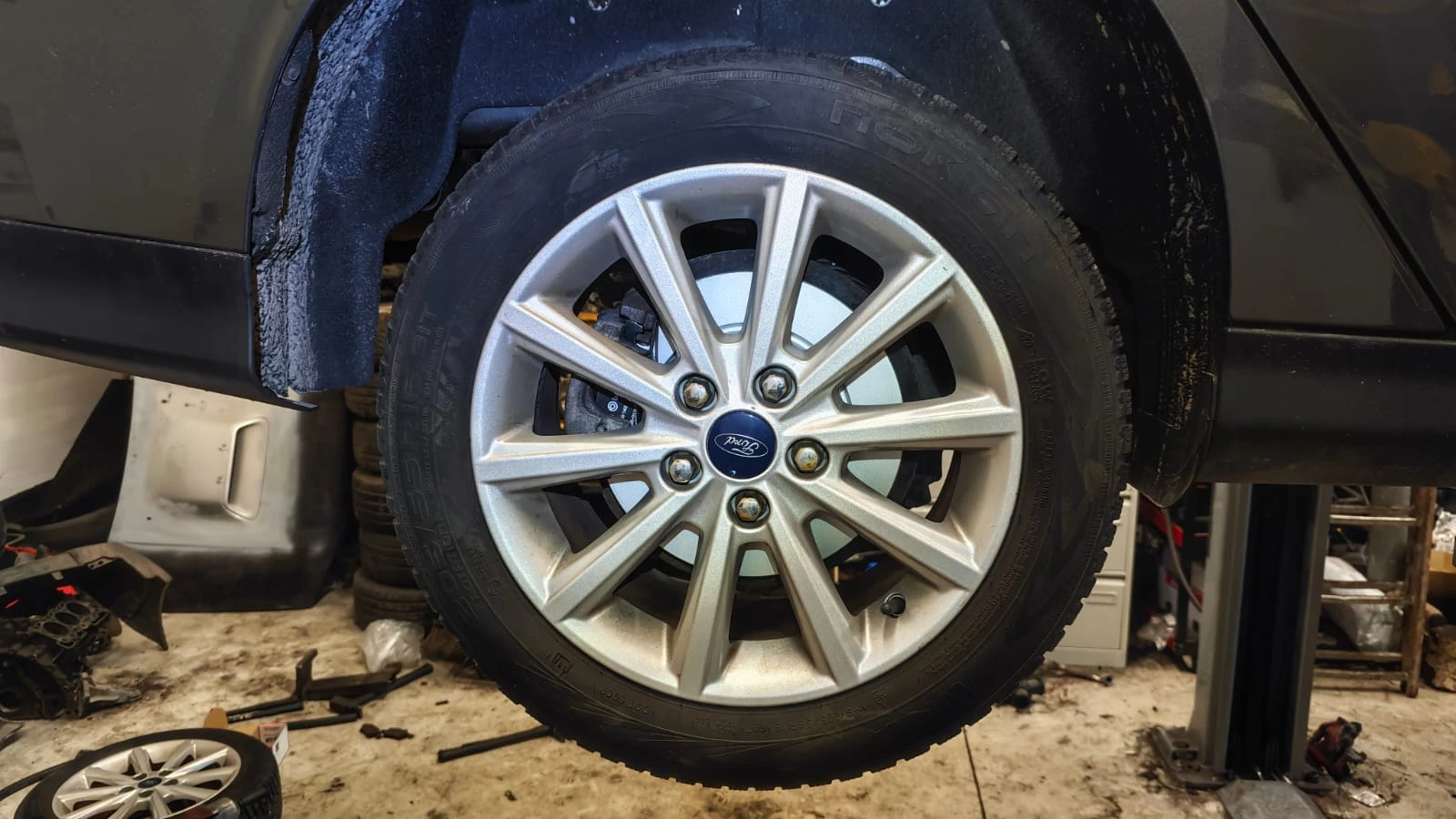 Felga Forda po serwisie w warsztacie Need for Fix Mokobody